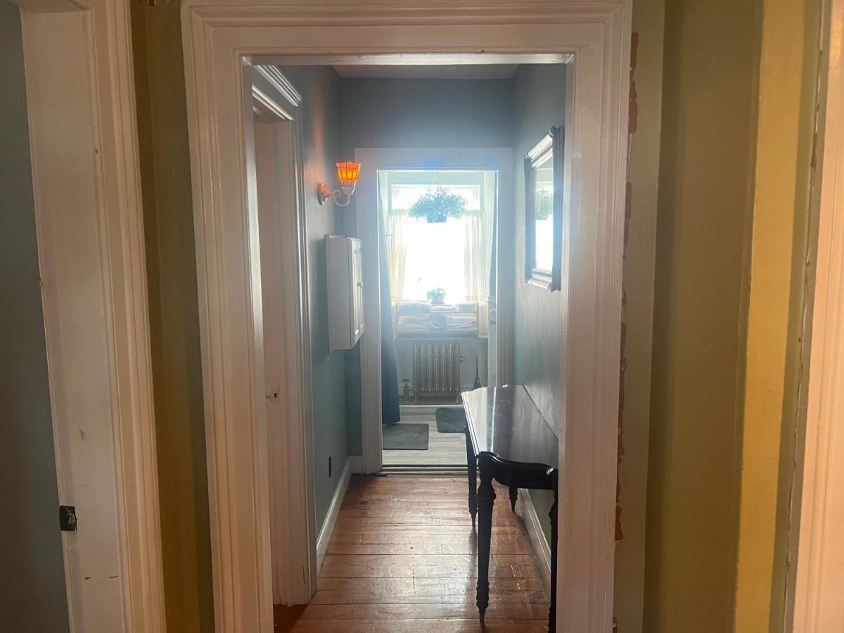 Private Victorian Apartment In Convenient City Location On 5 Acre, Sleeps 5 Poughkeepsie Ngoại thất bức ảnh