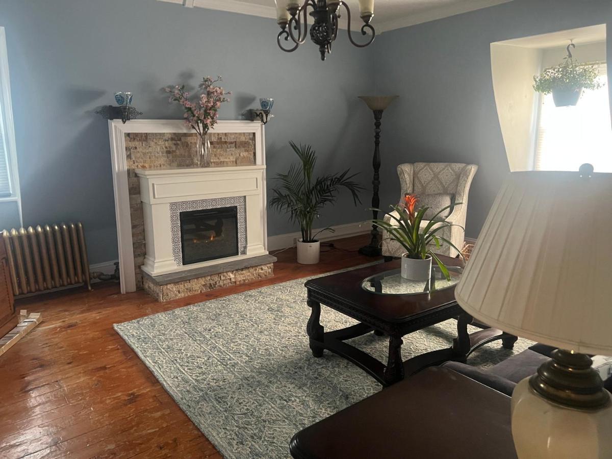 Private Victorian Apartment In Convenient City Location On 5 Acre, Sleeps 5 Poughkeepsie Ngoại thất bức ảnh