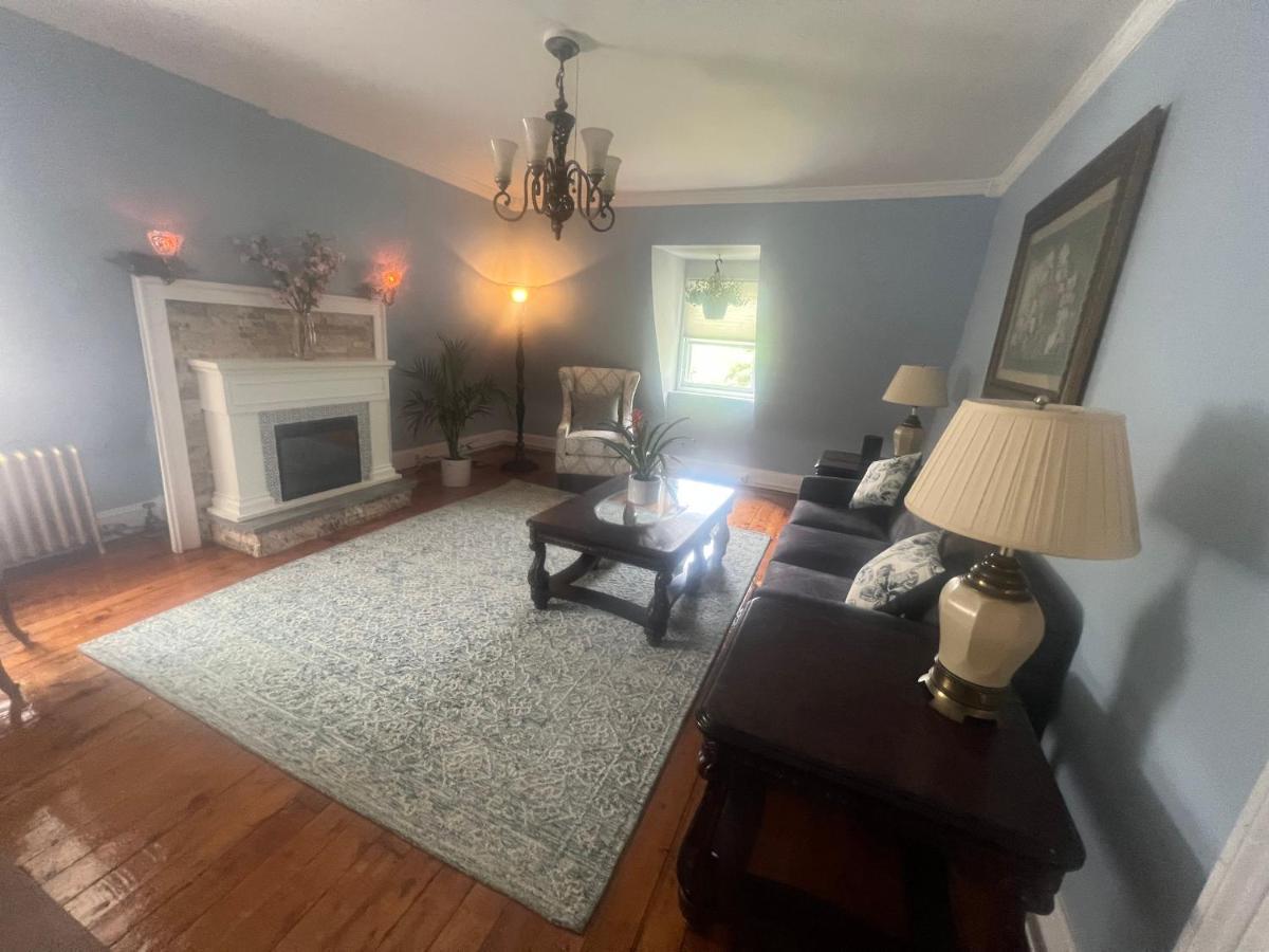 Private Victorian Apartment In Convenient City Location On 5 Acre, Sleeps 5 Poughkeepsie Ngoại thất bức ảnh